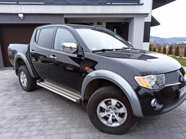 Черный Мицубиси Л 200, объемом двигателя 2.5 л и пробегом 270 тыс. км за 3424 $, фото 1 на Automoto.ua