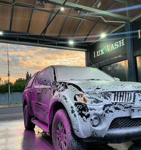 Черный Мицубиси Л 200, объемом двигателя 2.5 л и пробегом 221 тыс. км за 12800 $, фото 2 на Automoto.ua