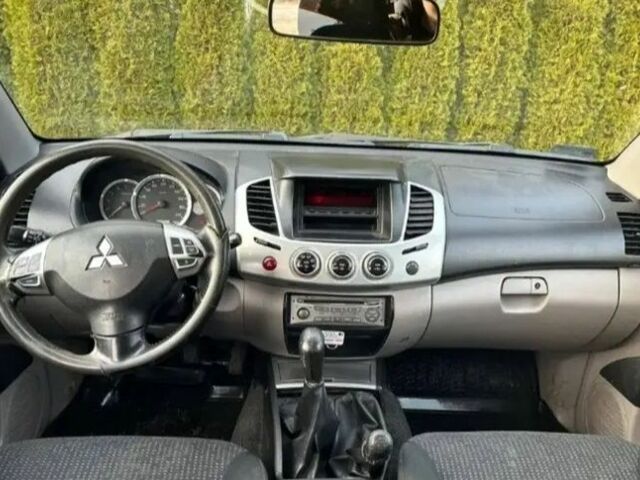 Чорний Міцубісі Л 200, об'ємом двигуна 2.5 л та пробігом 187 тис. км за 2950 $, фото 7 на Automoto.ua