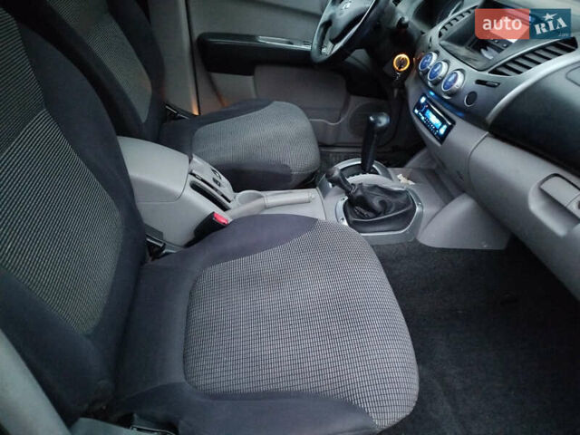 Чорний Міцубісі Л 200, об'ємом двигуна 2.48 л та пробігом 219 тис. км за 10500 $, фото 19 на Automoto.ua