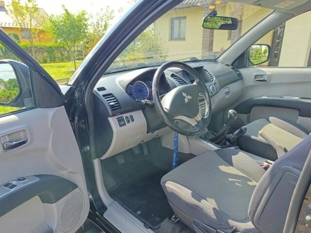 Черный Мицубиси Л 200, объемом двигателя 2.5 л и пробегом 230 тыс. км за 3150 $, фото 5 на Automoto.ua