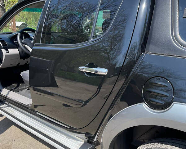 Черный Мицубиси Л 200, объемом двигателя 2.5 л и пробегом 221 тыс. км за 12800 $, фото 17 на Automoto.ua