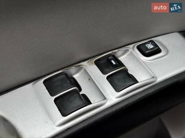 Черный Мицубиси Л 200, объемом двигателя 2.5 л и пробегом 330 тыс. км за 9890 $, фото 9 на Automoto.ua