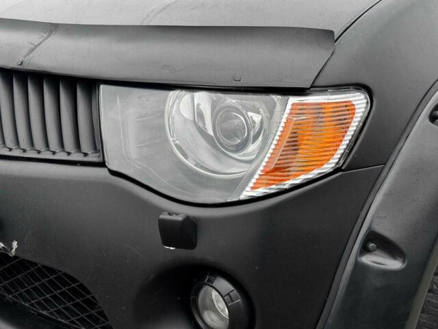 Чорний Міцубісі Л 200, об'ємом двигуна 2.5 л та пробігом 330 тис. км за 9890 $, фото 8 на Automoto.ua