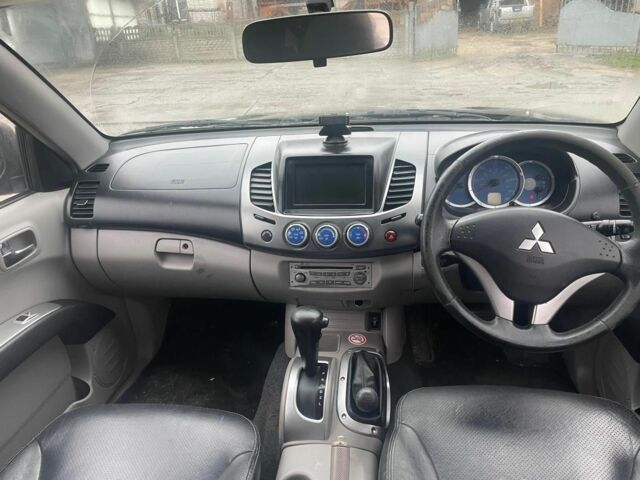 Черный Мицубиси Л 200, объемом двигателя 2.5 л и пробегом 145 тыс. км за 6800 $, фото 9 на Automoto.ua