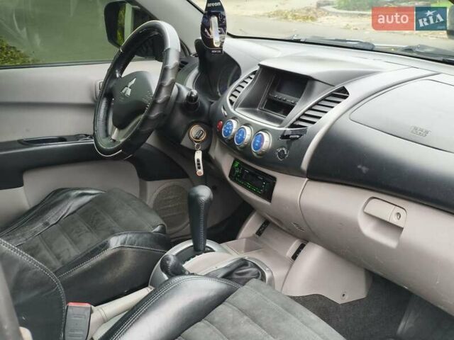 Черный Мицубиси Л 200, объемом двигателя 2.48 л и пробегом 260 тыс. км за 9500 $, фото 20 на Automoto.ua