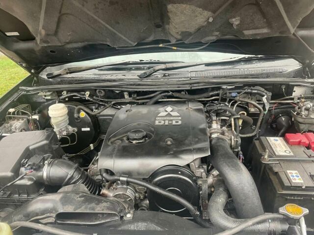 Черный Мицубиси Л 200, объемом двигателя 2.5 л и пробегом 145 тыс. км за 6800 $, фото 16 на Automoto.ua