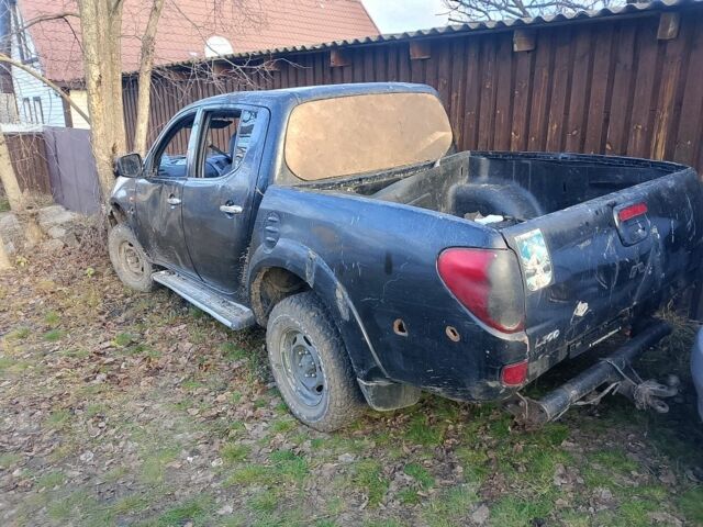 Черный Мицубиси Л 200, объемом двигателя 0 л и пробегом 230 тыс. км за 1420 $, фото 2 на Automoto.ua