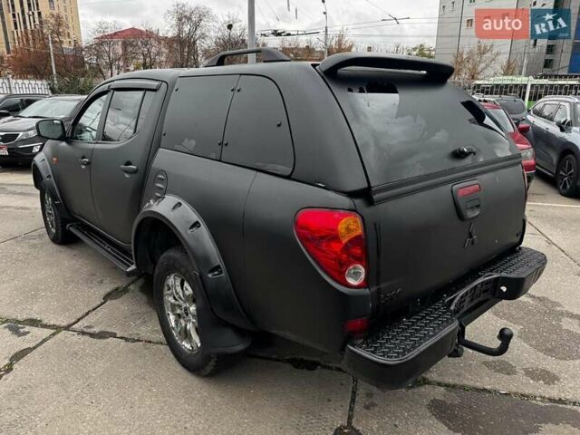 Черный Мицубиси Л 200, объемом двигателя 2.5 л и пробегом 330 тыс. км за 9890 $, фото 6 на Automoto.ua