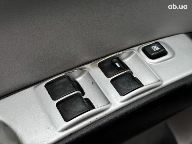 Чорний Міцубісі Л 200, об'ємом двигуна 2.5 л та пробігом 330 тис. км за 9890 $, фото 9 на Automoto.ua