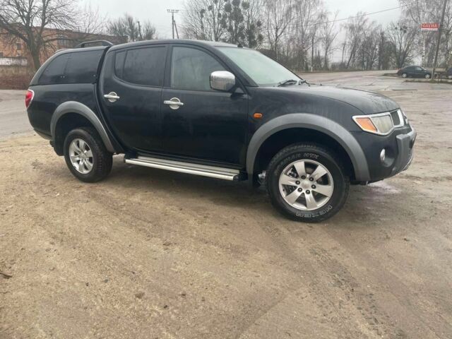 Черный Мицубиси Л 200, объемом двигателя 2.5 л и пробегом 145 тыс. км за 6800 $, фото 1 на Automoto.ua