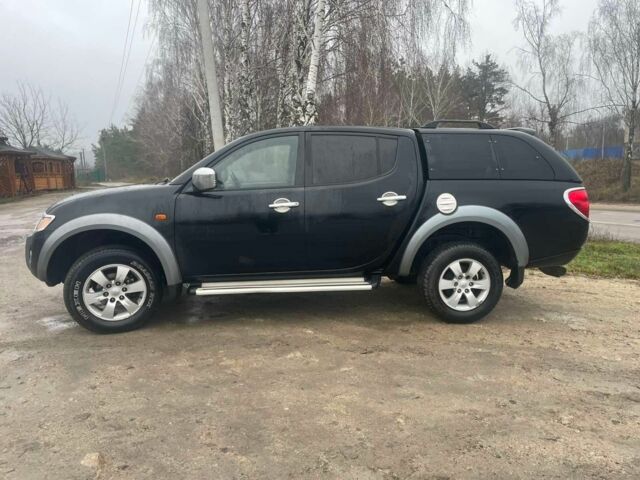 Черный Мицубиси Л 200, объемом двигателя 2.5 л и пробегом 145 тыс. км за 6800 $, фото 2 на Automoto.ua