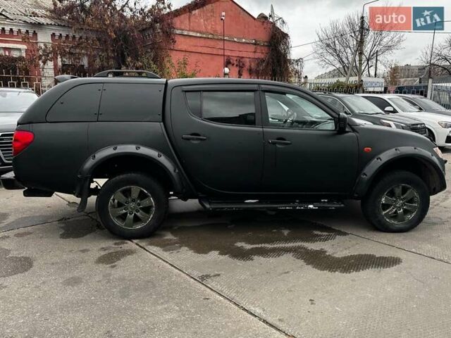 Черный Мицубиси Л 200, объемом двигателя 2.5 л и пробегом 330 тыс. км за 9890 $, фото 3 на Automoto.ua