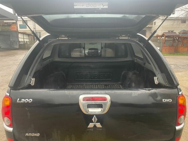 Черный Мицубиси Л 200, объемом двигателя 2.5 л и пробегом 145 тыс. км за 6800 $, фото 10 на Automoto.ua