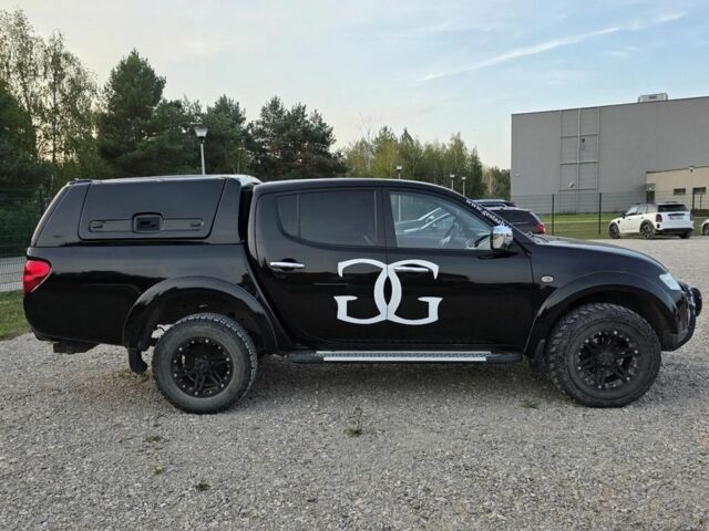 Черный Мицубиси Л 200, объемом двигателя 2.5 л и пробегом 213 тыс. км за 3006 $, фото 3 на Automoto.ua