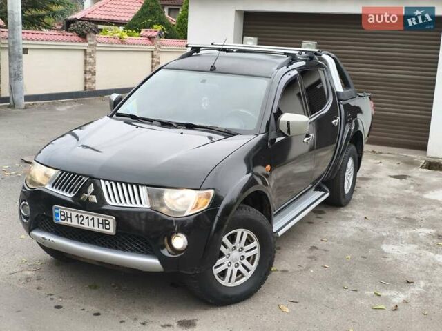 Черный Мицубиси Л 200, объемом двигателя 2.48 л и пробегом 260 тыс. км за 9500 $, фото 3 на Automoto.ua