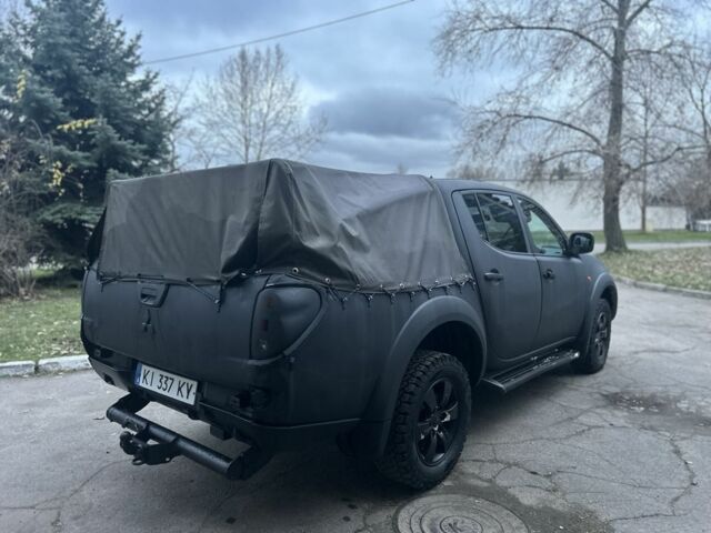 Черный Мицубиси Л 200, объемом двигателя 2.5 л и пробегом 262 тыс. км за 5700 $, фото 4 на Automoto.ua