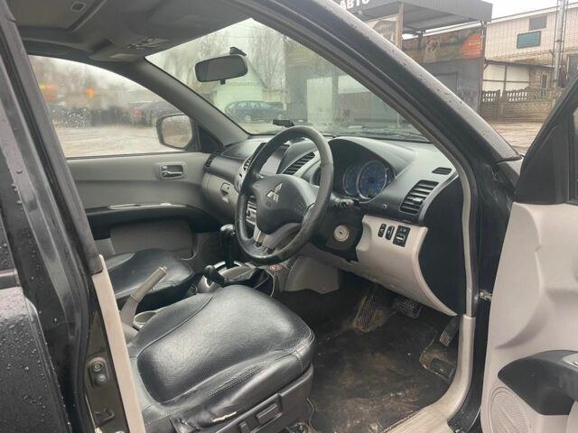 Черный Мицубиси Л 200, объемом двигателя 2.5 л и пробегом 145 тыс. км за 6800 $, фото 11 на Automoto.ua