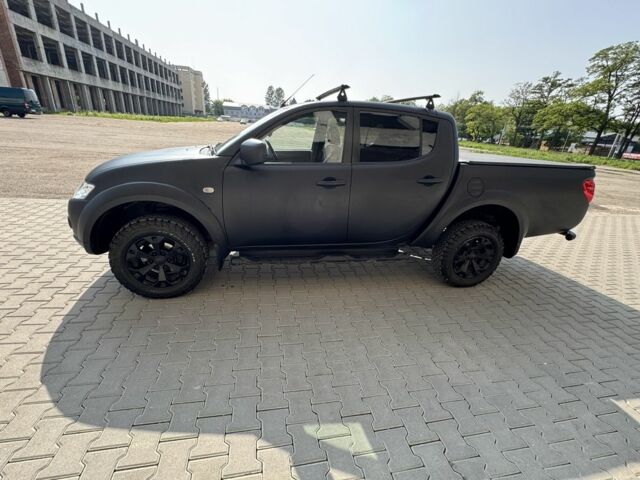 Черный Мицубиси Л 200, объемом двигателя 2.5 л и пробегом 93 тыс. км за 6600 $, фото 1 на Automoto.ua