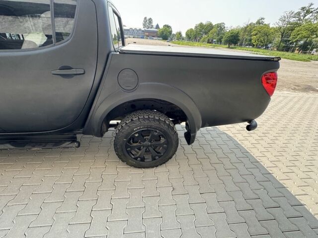 Черный Мицубиси Л 200, объемом двигателя 2.5 л и пробегом 93 тыс. км за 6600 $, фото 5 на Automoto.ua