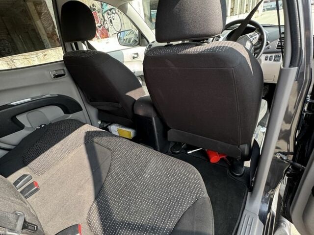 Черный Мицубиси Л 200, объемом двигателя 2.5 л и пробегом 93 тыс. км за 6600 $, фото 12 на Automoto.ua