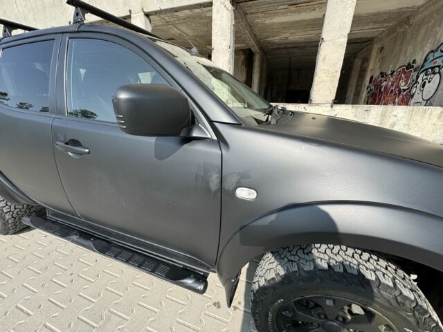 Черный Мицубиси Л 200, объемом двигателя 2.5 л и пробегом 93 тыс. км за 6600 $, фото 3 на Automoto.ua