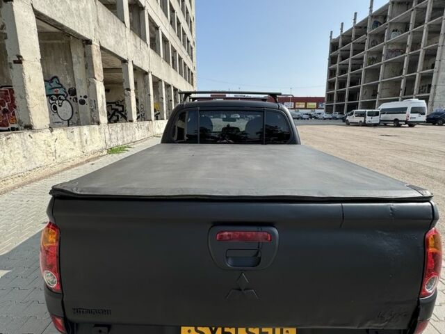 Черный Мицубиси Л 200, объемом двигателя 2.5 л и пробегом 93 тыс. км за 6600 $, фото 6 на Automoto.ua