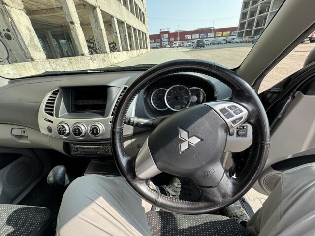 Черный Мицубиси Л 200, объемом двигателя 2.5 л и пробегом 93 тыс. км за 6600 $, фото 11 на Automoto.ua