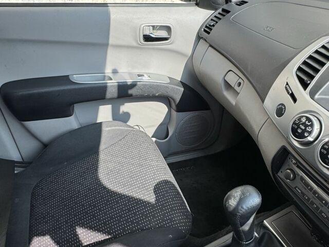 Черный Мицубиси Л 200, объемом двигателя 2.5 л и пробегом 93 тыс. км за 6600 $, фото 8 на Automoto.ua