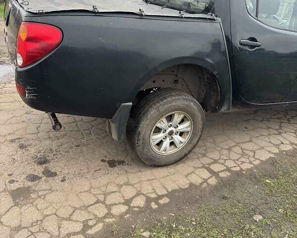 Черный Мицубиси Л 200, объемом двигателя 2.48 л и пробегом 295 тыс. км за 14800 $, фото 24 на Automoto.ua