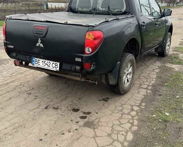 Черный Мицубиси Л 200, объемом двигателя 2.48 л и пробегом 295 тыс. км за 14800 $, фото 3 на Automoto.ua