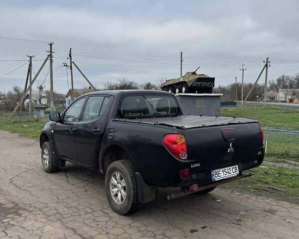 Черный Мицубиси Л 200, объемом двигателя 2.48 л и пробегом 295 тыс. км за 14800 $, фото 4 на Automoto.ua