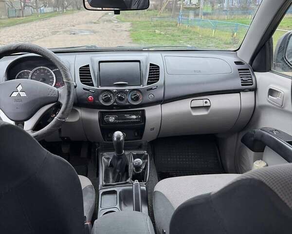 Черный Мицубиси Л 200, объемом двигателя 2.48 л и пробегом 295 тыс. км за 14800 $, фото 18 на Automoto.ua