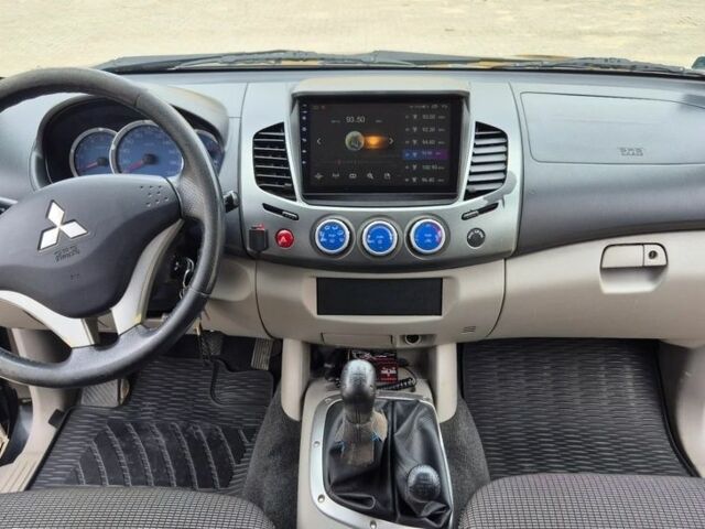 Чорний Міцубісі Л 200, об'ємом двигуна 2.5 л та пробігом 218 тис. км за 4974 $, фото 6 на Automoto.ua