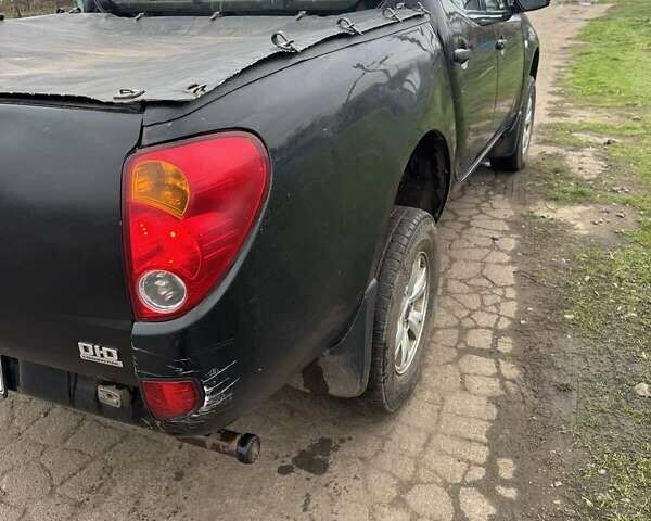 Черный Мицубиси Л 200, объемом двигателя 2.48 л и пробегом 295 тыс. км за 14800 $, фото 7 на Automoto.ua