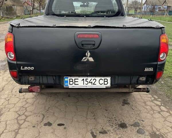 Черный Мицубиси Л 200, объемом двигателя 2.48 л и пробегом 295 тыс. км за 14800 $, фото 1 на Automoto.ua