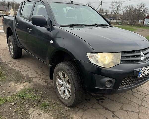 Черный Мицубиси Л 200, объемом двигателя 2.48 л и пробегом 295 тыс. км за 14800 $, фото 5 на Automoto.ua