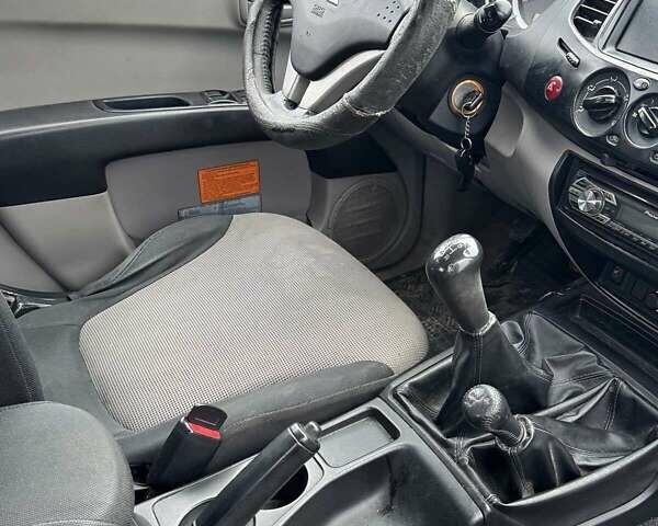 Черный Мицубиси Л 200, объемом двигателя 2.48 л и пробегом 295 тыс. км за 14800 $, фото 13 на Automoto.ua