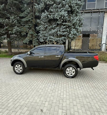 Міцубісі Л 200 2013 у Одесі на Automoto.ua Чорний Міцубісі Л 200, об'ємом двигуна 2.48 л та пробігом 94 тис. км за 14800 $, фото 4 на Automoto.ua