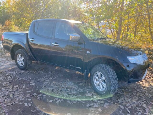 Черный Мицубиси Л 200, объемом двигателя 2.5 л и пробегом 163 тыс. км за 7600 $, фото 2 на Automoto.ua