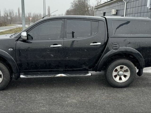 Черный Мицубиси Л 200, объемом двигателя 2.5 л и пробегом 270 тыс. км за 16500 $, фото 1 на Automoto.ua