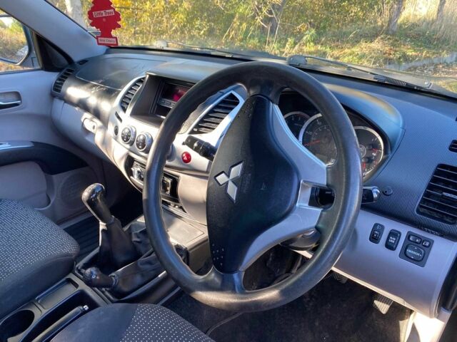 Черный Мицубиси Л 200, объемом двигателя 2.5 л и пробегом 163 тыс. км за 7600 $, фото 10 на Automoto.ua