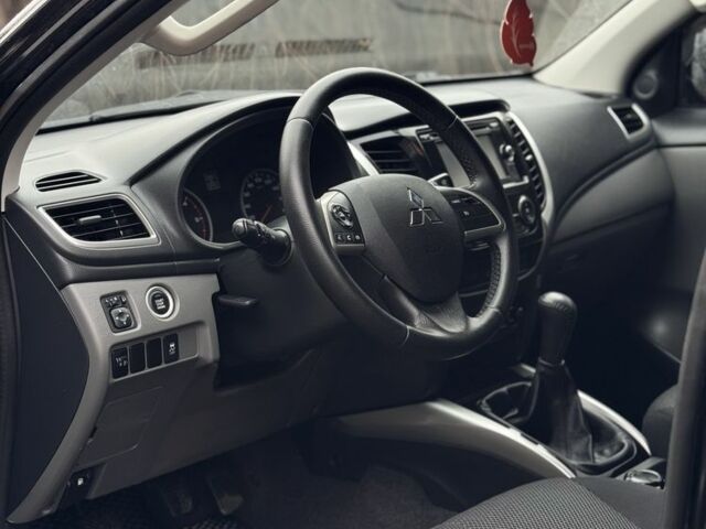 Черный Мицубиси Л 200, объемом двигателя 2.4 л и пробегом 186 тыс. км за 22200 $, фото 10 на Automoto.ua