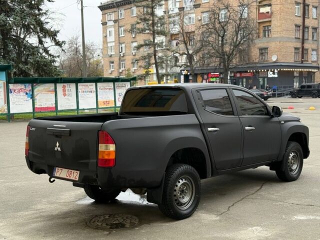 Черный Мицубиси Л 200, объемом двигателя 2.4 л и пробегом 19 тыс. км за 15500 $, фото 3 на Automoto.ua