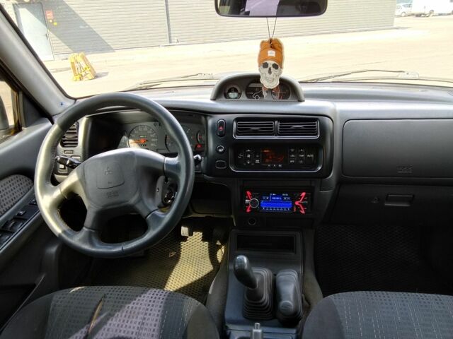 Чорний Міцубісі Л 200, об'ємом двигуна 2.5 л та пробігом 260 тис. км за 7000 $, фото 6 на Automoto.ua