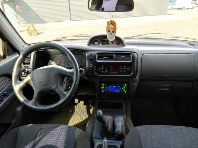 Чорний Міцубісі Л 200, об'ємом двигуна 2.5 л та пробігом 260 тис. км за 7000 $, фото 7 на Automoto.ua