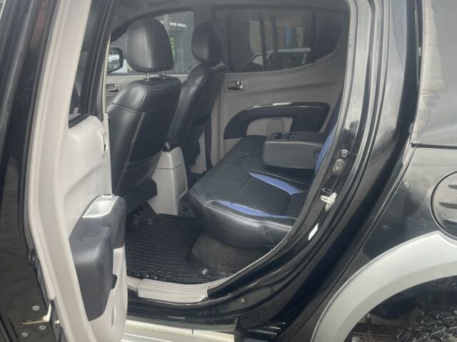 Чорний Міцубісі Л 200, об'ємом двигуна 2.5 л та пробігом 370 тис. км за 12750 $, фото 6 на Automoto.ua