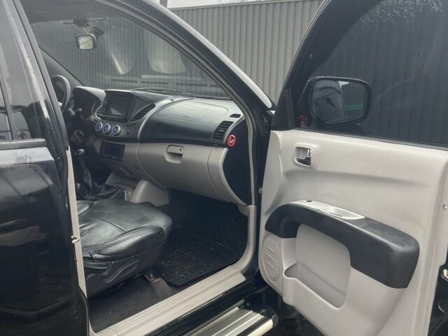 Чорний Міцубісі Л 200, об'ємом двигуна 2.5 л та пробігом 370 тис. км за 12750 $, фото 5 на Automoto.ua