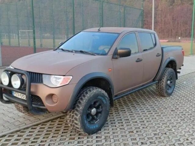 Коричневый Мицубиси Л 200, объемом двигателя 2.5 л и пробегом 298 тыс. км за 3250 $, фото 1 на Automoto.ua