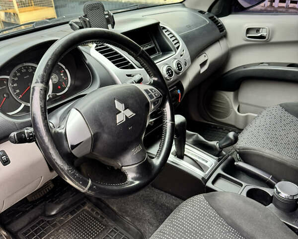 Коричневий Міцубісі Л 200, об'ємом двигуна 2.48 л та пробігом 317 тис. км за 15500 $, фото 10 на Automoto.ua